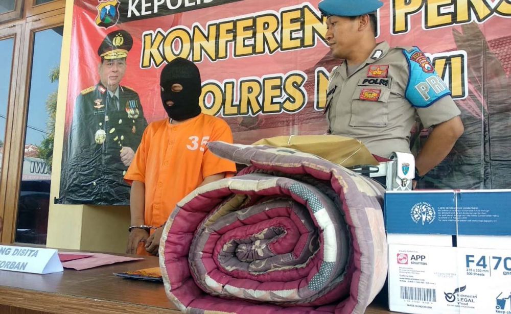 Pelaku dan barang bukti persetubuhan diamankan di Mapolres Ngawi