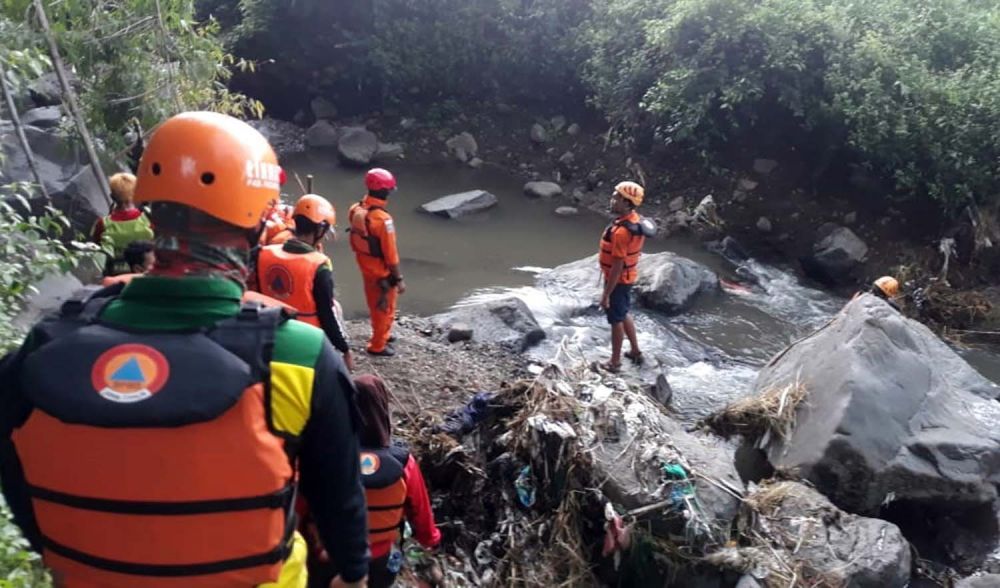 Pencarian bocah di Pasuruan yang hilang terseret banjir dihentikan