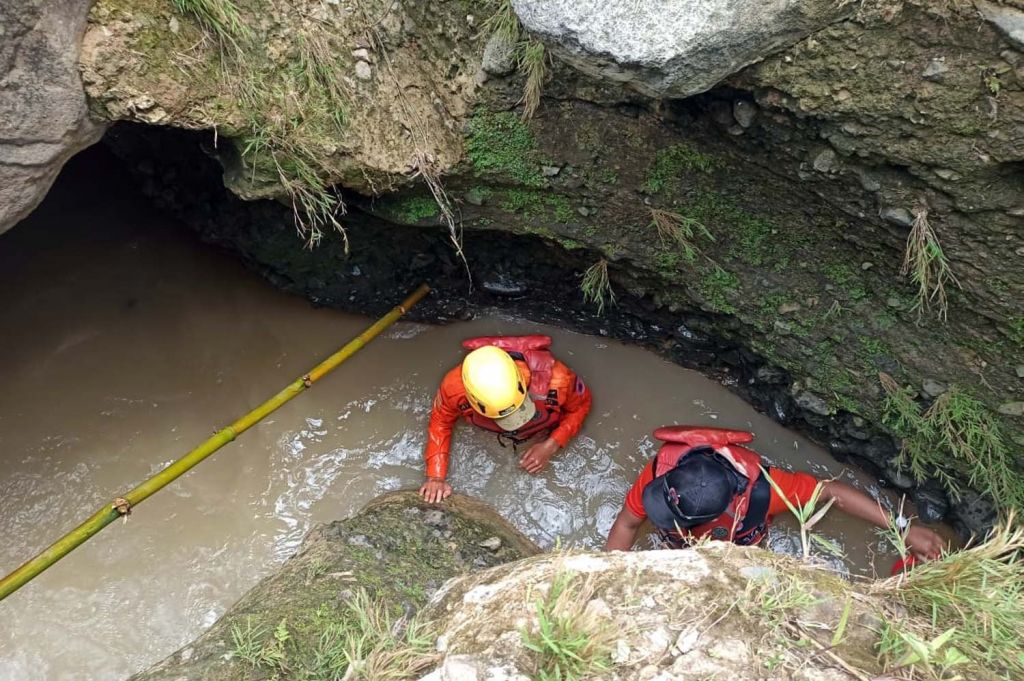 Petugas mencari perempuan di Ponorogo yang dilaporkan hilang