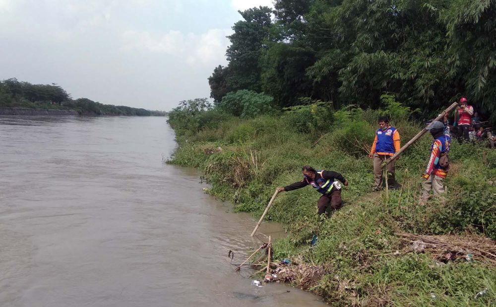 Seorang remaja dilaporkan hilang terseret air sungai di Desa Sadar Tengah, Kecamatan Mojoanyar, Kabupaten Mojokerto