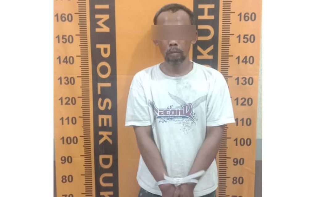 Satu dari dua pelaku pencurian baterai tower diamankan di Mapolsek Dukuh Pakis, Surabaya