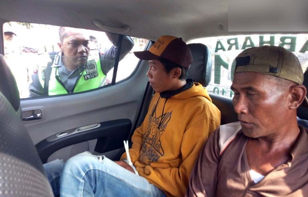 Dua pria asal Jombang ditangkap setelah terbukti mencuri biji kopi milik warga Blitar dengan modus baru