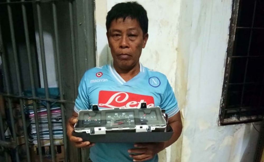 Jono, warga asal Malang yang ditangkap polisi saat mencuri dashboard mobil di Surabaya