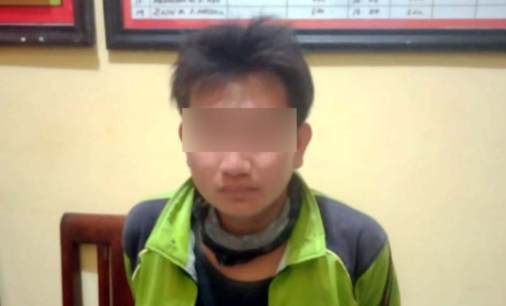 JS, pelaku pencurian HP jemaah masjid diamankan di Mapolsek Bungatan, Polres Situbondo
