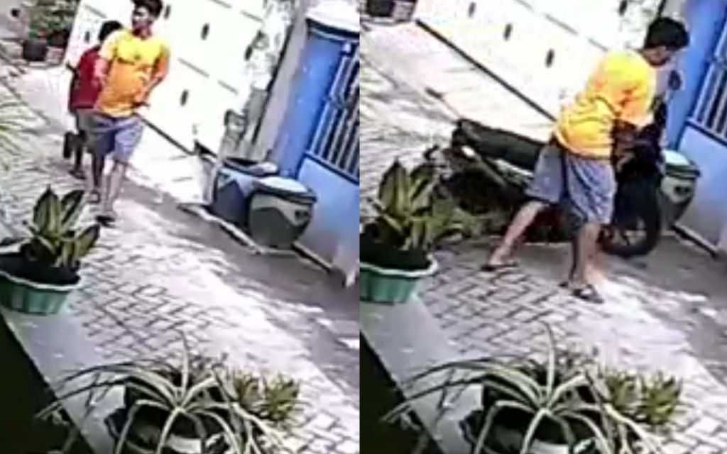 Kolase tangkapan layar video rekaman CCTV pencuri motor ajak anak kecil