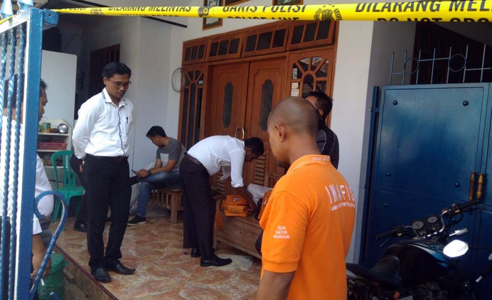Tim Inafis dan Satreskrim Polres Prbolinggo Kota melakukan identifikasi dan olah TKP di lokasi kejadian