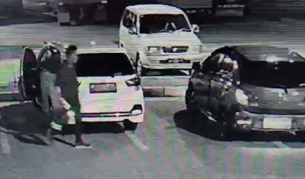 Bandit Beraksi di Rest Area Tol Saradan, Nekat Rampas Tas dalam Mobil