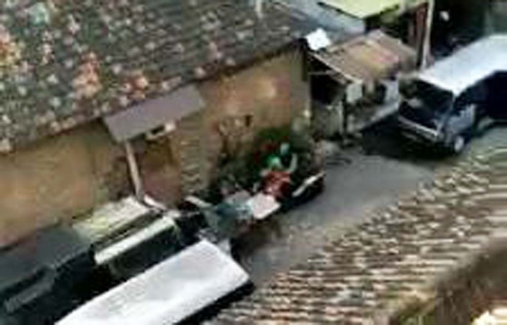 Emak-emak Merekam Aksi Pencurian Motor: Mas..Mas..Hee..Hee