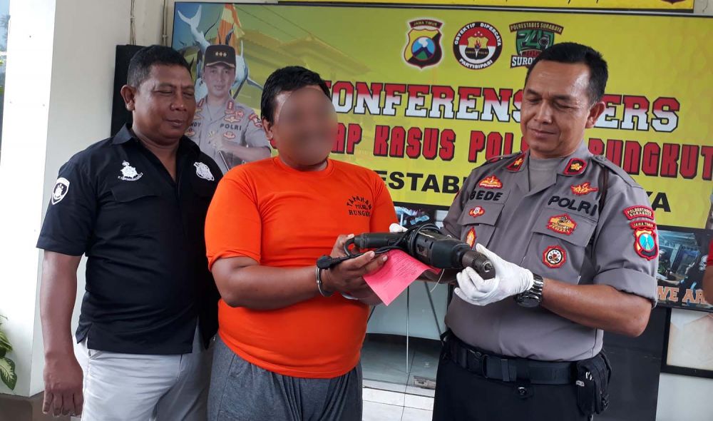 Tersangka diamankan di Mapolsek Rungkut bersama barang bukti bor listrik yang dicurinya