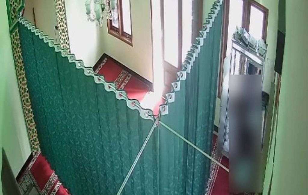 Pembobolan Kotak Amal Musala di Malang Terekam CCTV, Pelaku Diduga Anak Kembar