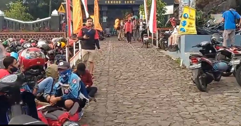 Para Pendaki Gunung Lawu Gelar Upacara HUT RI di Pos Cemoro Sewu