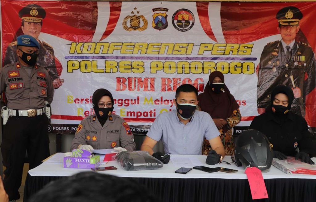 Kasat Reskrim Polres Ponorogo, AKP Hendy Septiadi menyampaikan penetapan tersangka atas ibu pembunuh bayi