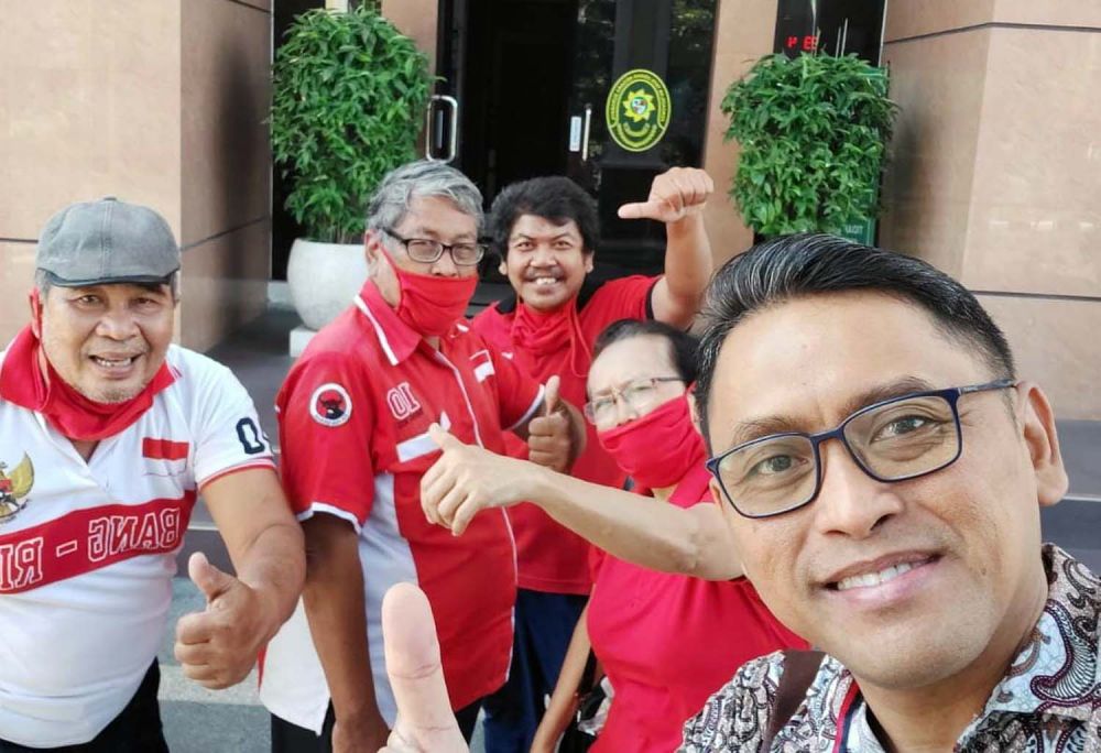 Kuasa hukum penggugat, Arif Budi Santoso (kanan)