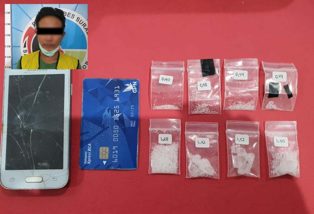 Kolase pengedar dan barang bukti sabu diamankan di Mapolrestabes Surabaya