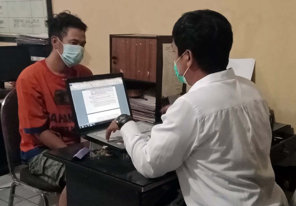 Pengedar pil koplo diperiksa di Mapolsek Taman, Sidoarjo
