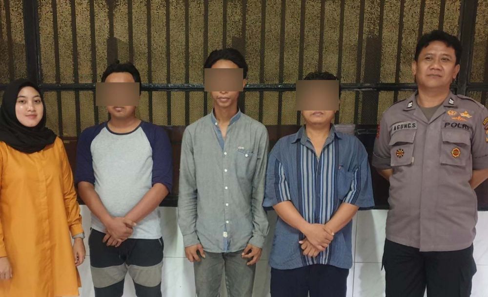 Tiga pengedar sabu saat diamankan di Mapolrestabes Surabaya