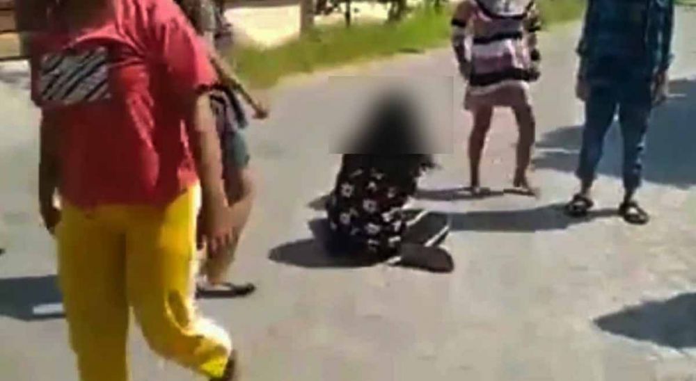 Tangkapan layar video pengeroyokan remaja perempuan di Surabaya yang beredar