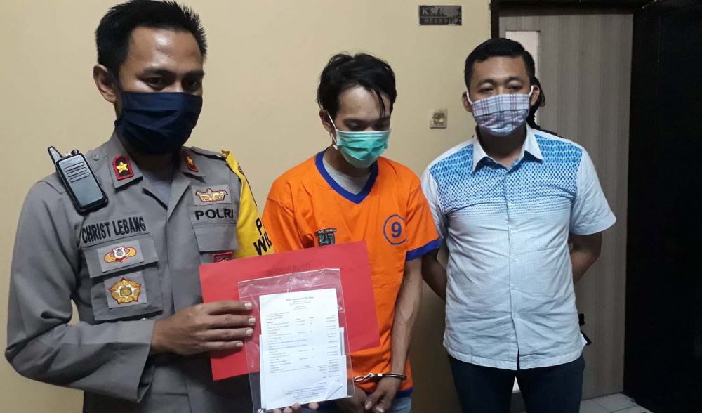 Tersangka diamankan di Mapolsek Wonokromo, Surabaya