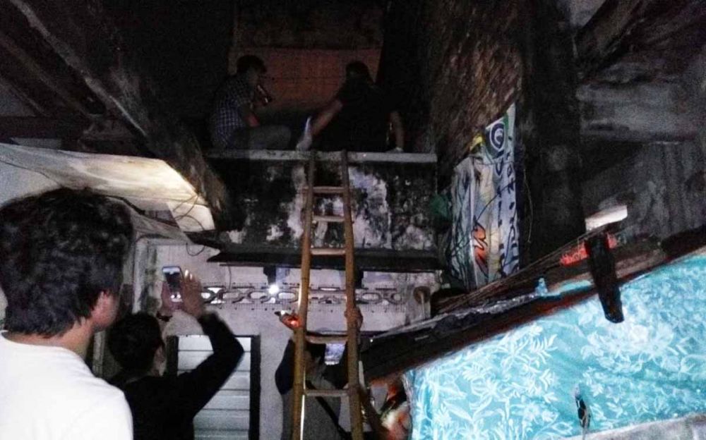 Polisi meminta pria terduga pelaku narkoba untuk turun