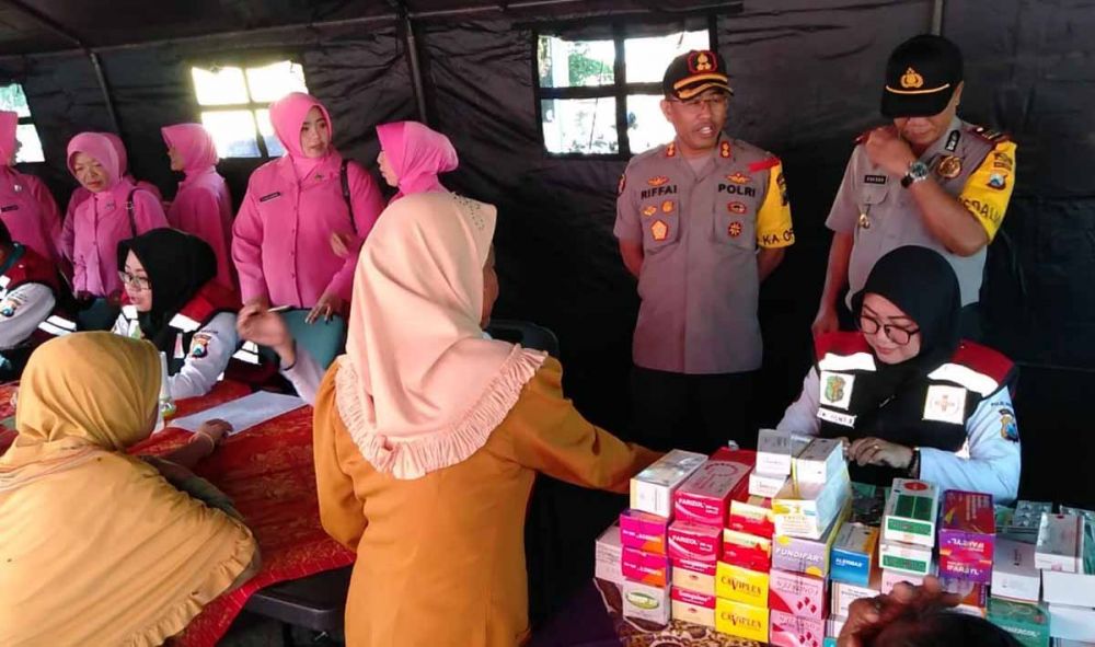 Pengobatan gratis digelar Polres Magetan di Pasar Kawedanan