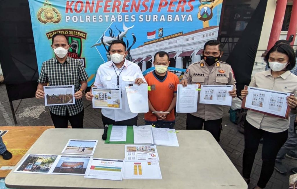 Tersangka dan barang bukti dibeber di Mapolrestabes Surabaya