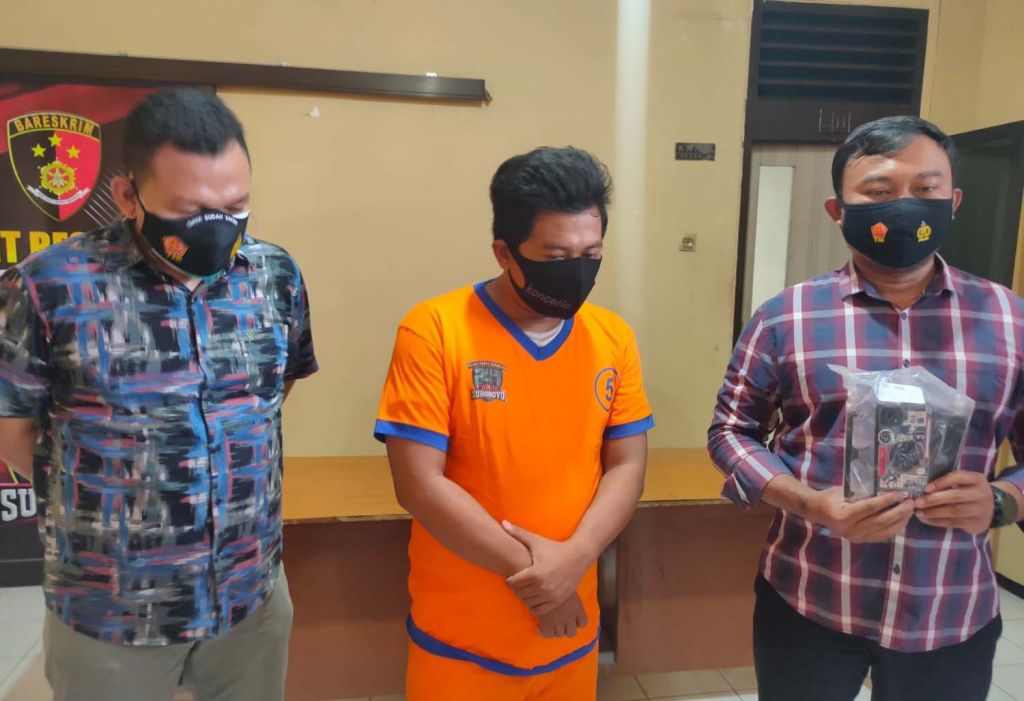 Penjahat bermodus tuduh korban aniaya kerabatnya diamankan di Mapolsek Wonokromo, Surabaya