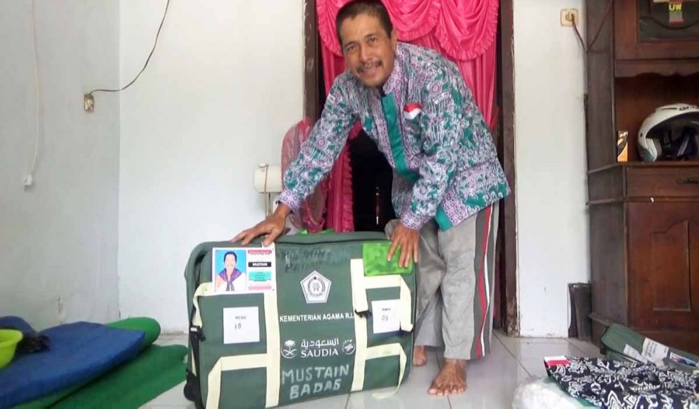 Mustain, penjual kerupuk keliling asal Jombang naik haji