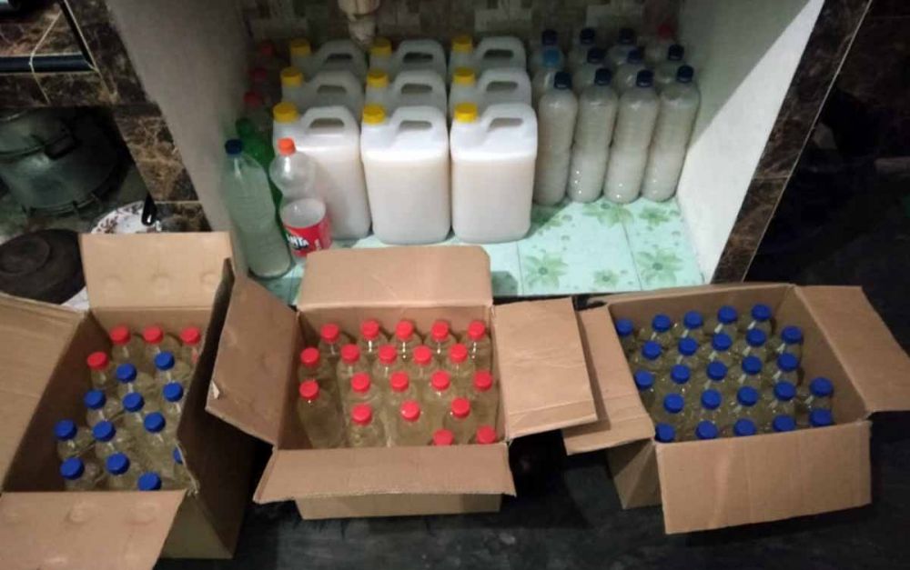 Miras-miras yang disita dari penjual di Banyuwangi