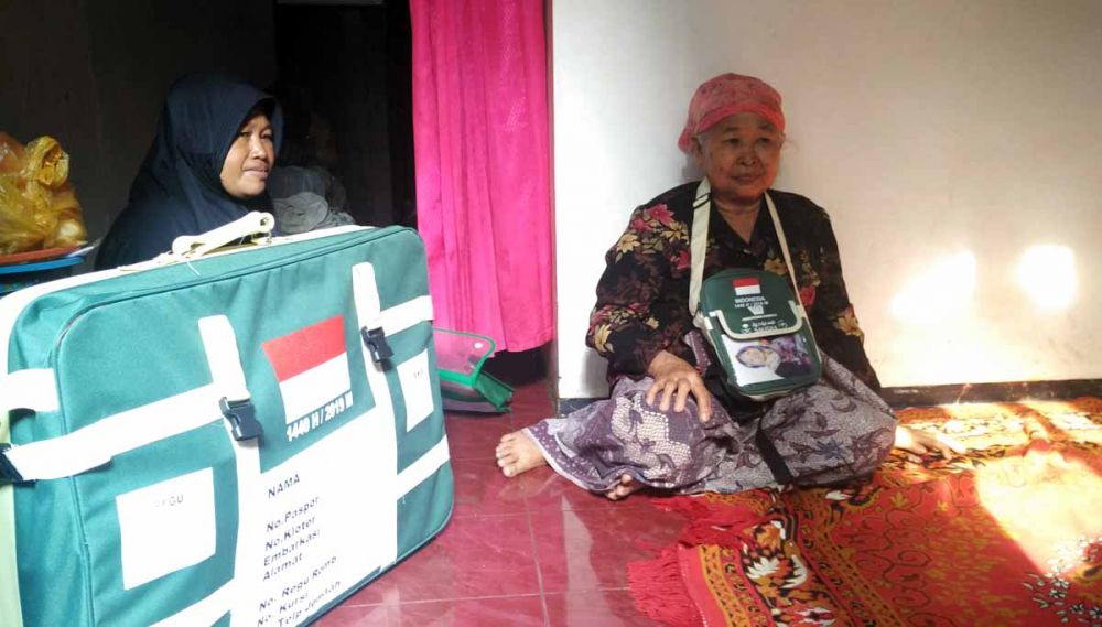 Nenek Suriyah akan berangkat haji dari uang hasil jualan nasi jagung selama 13 tahun