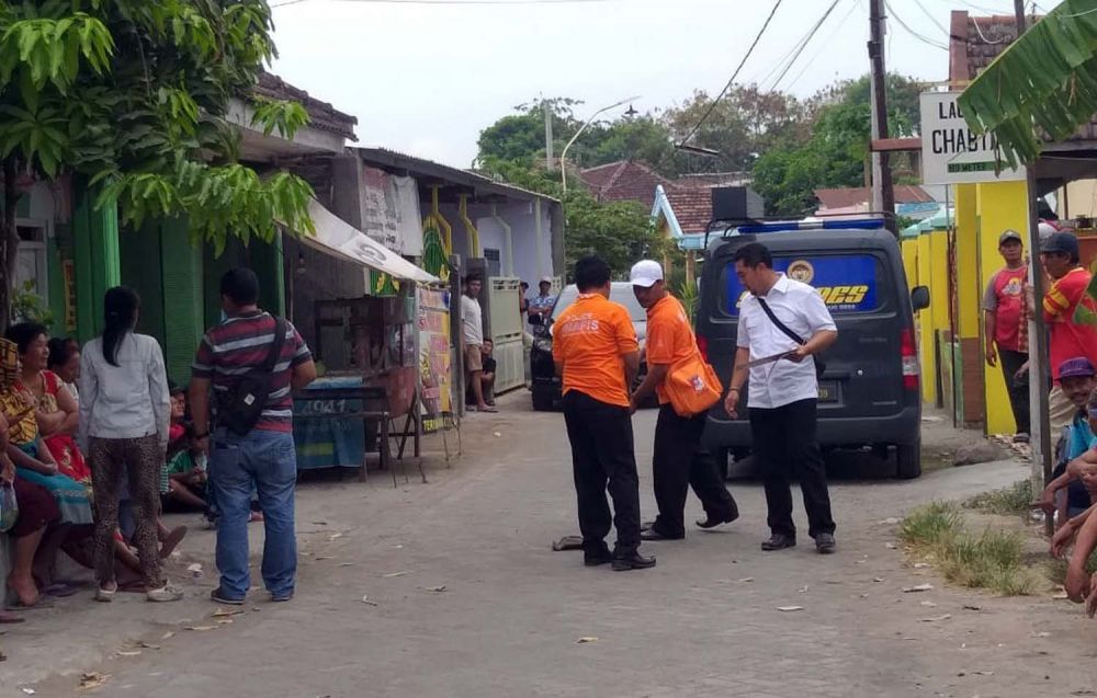 Polisi melakukan identifikasi dan olah TKP di lokasi kejadian