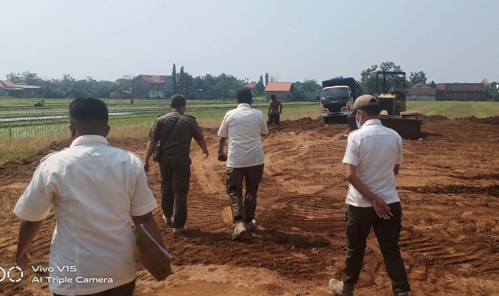 Satpol PP hentikan proyek pengurukan tanah kavling di Kota Pasuruan