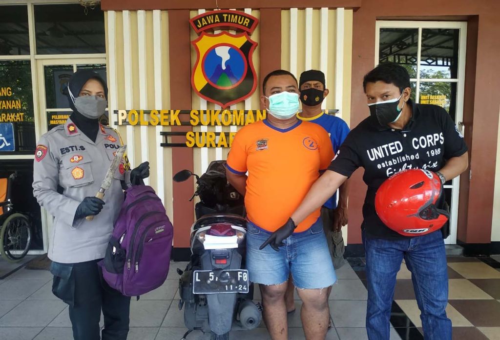 Perampas kalung emas wanita diamankan di Mapolsek Sukomanunggal, Surabaya