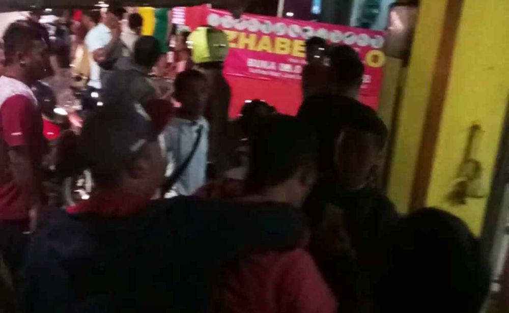 Terduga perampok saat ditangkap warga setelah lukai korbannya