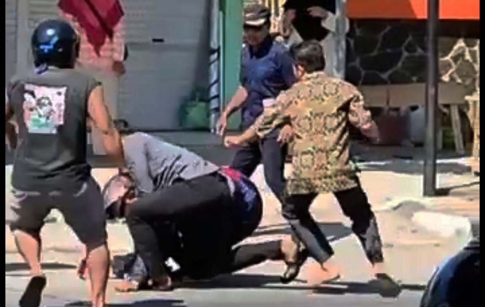 Perampok toko emas di Magetan saat dilumpuhkan warga