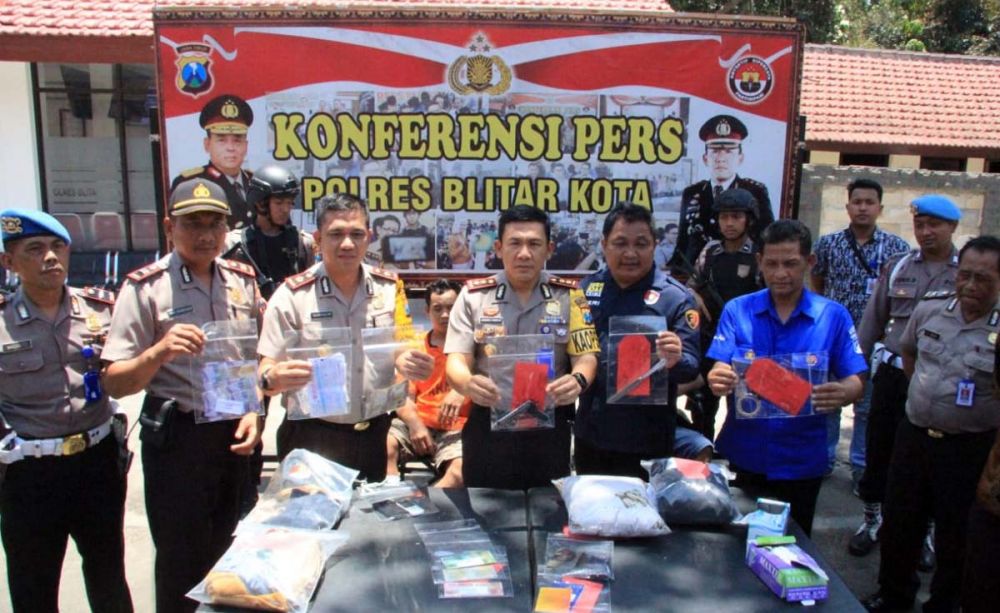 Todongkan Pistol Mainan dan Sekap Korban, Dua Perampok di Blitar Didor