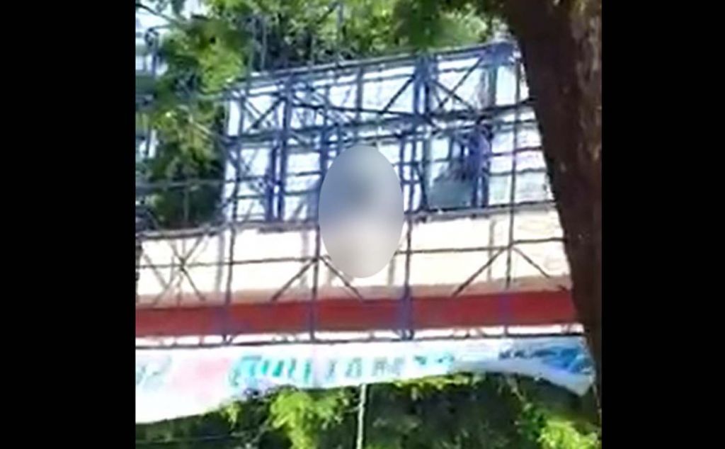 Aksi nekat gadis di Kota Malang hendak loncat dari jembatan penyeberangan orang