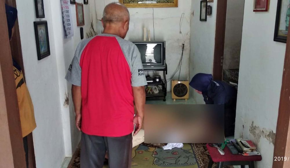 Perempuan bermukena ditemukan tewas di rumahnya