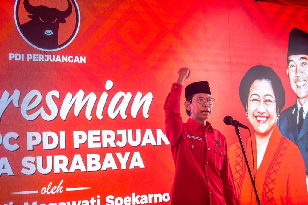 Ketua DPC PDIP Surabaya Adi Sutarwijono saat peresmian kantor