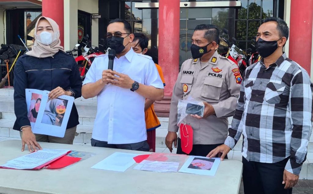 Pria yang menjual perempuan muda diamankan di Mapolrestabes Surabaya