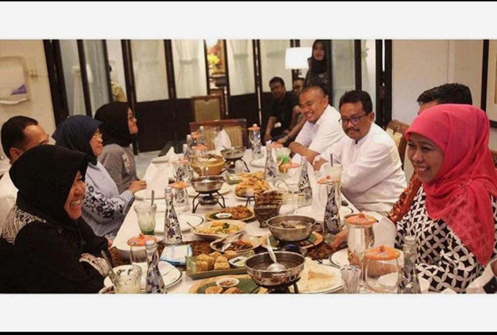 Khofifah Siap Duduk Bersama Risma Bahas Stadion GBT