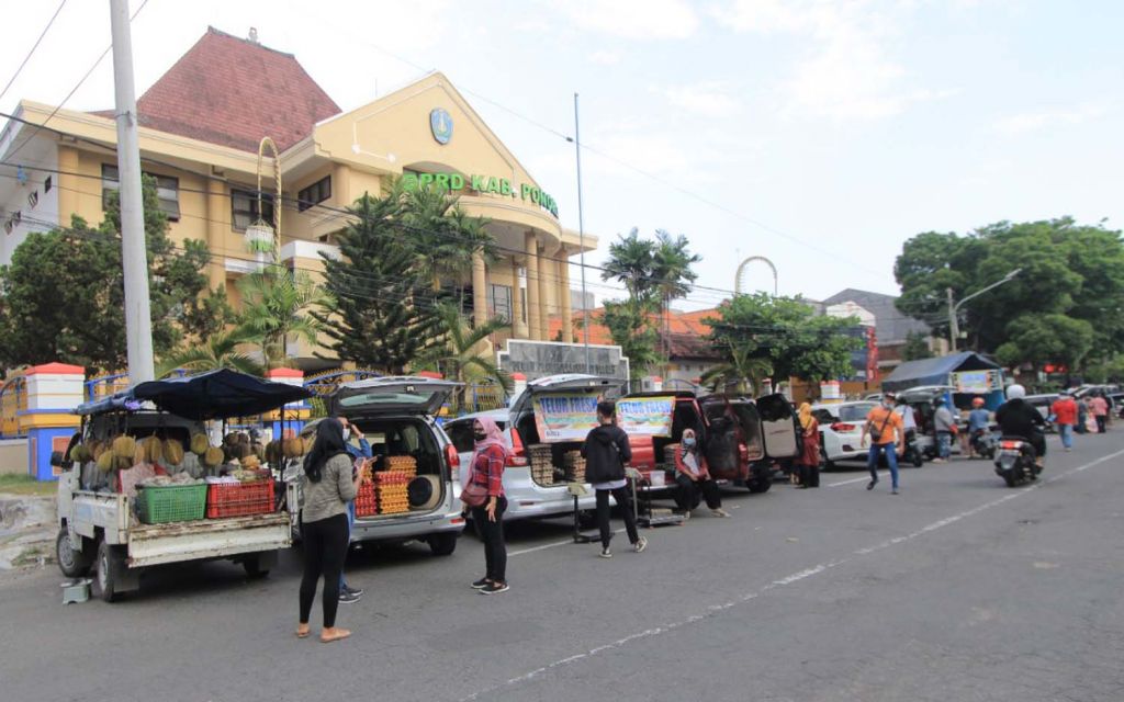 Peternak di Ponorogo gelar bazar telur pada Minggu (26/9/2021)