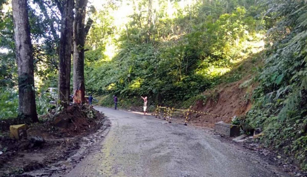 Jalan Raya Malang-Lumajang kembali dibuka setelah tertutup material longsor
