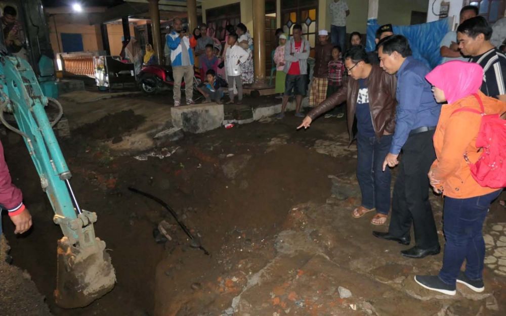 Instalasi pipa PDAM yang rusak mulai diperbaiki