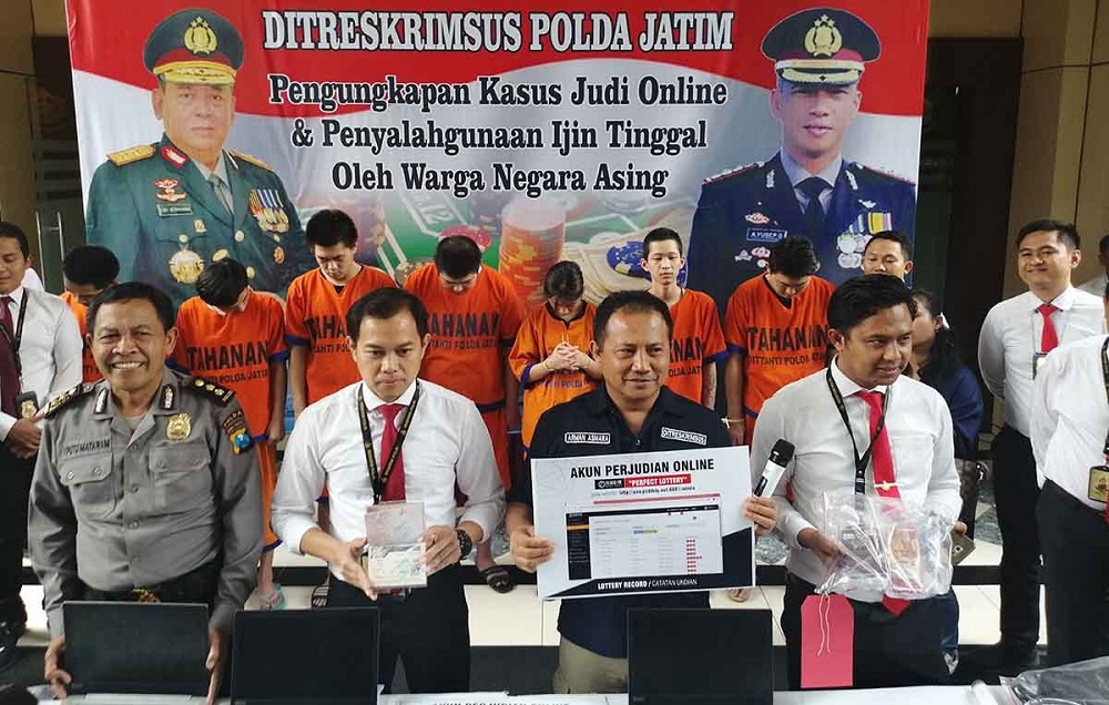 Operasikan Judi Online Antar Negara, Tujuh WNA China Diringkus