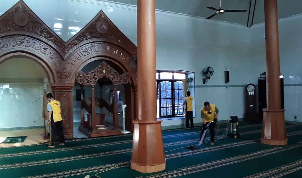 Polisi gelar 'razia kotoran' di Masjid Agung Ponorogo