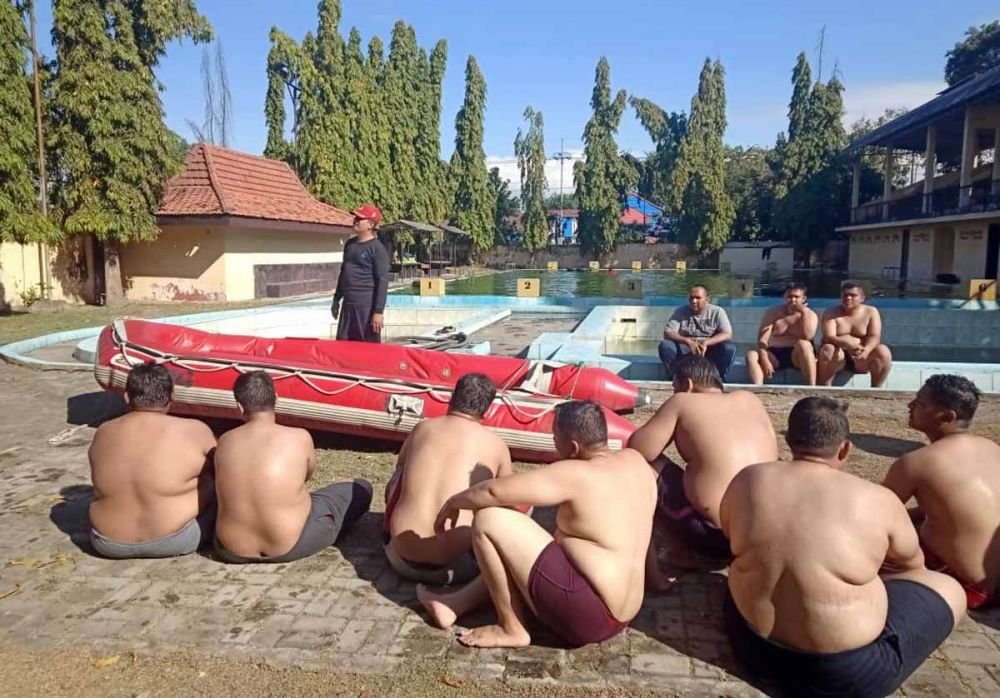 Polisi gendut di Polda Jatim dan jajaran jalani pengecilan lingkar perut di SPN Mojokerto beberapa waktu lalu