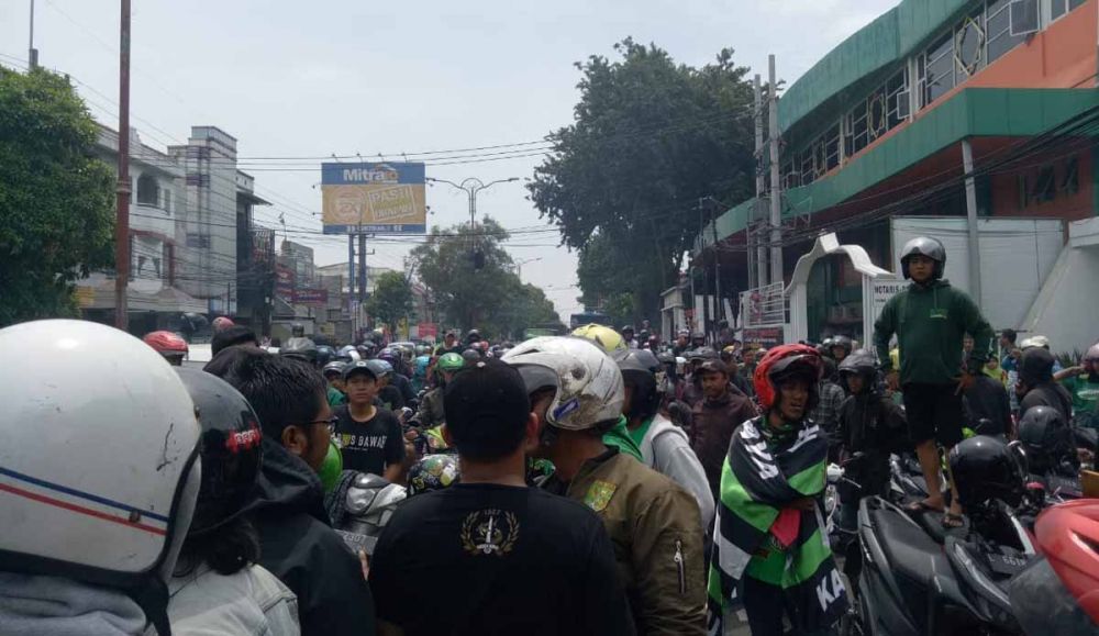 Sekitar 200 bonek yang akan ke Malang dihadang polisi di Sidoarjo