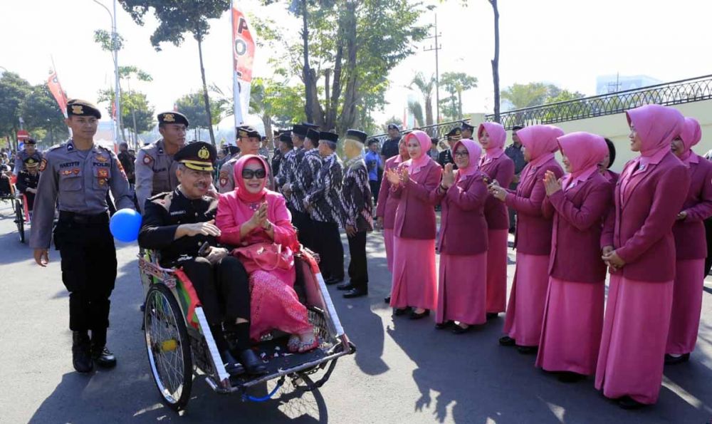 103 anggota Polri yang purna tugas diarak becak di Mapolda Jatim