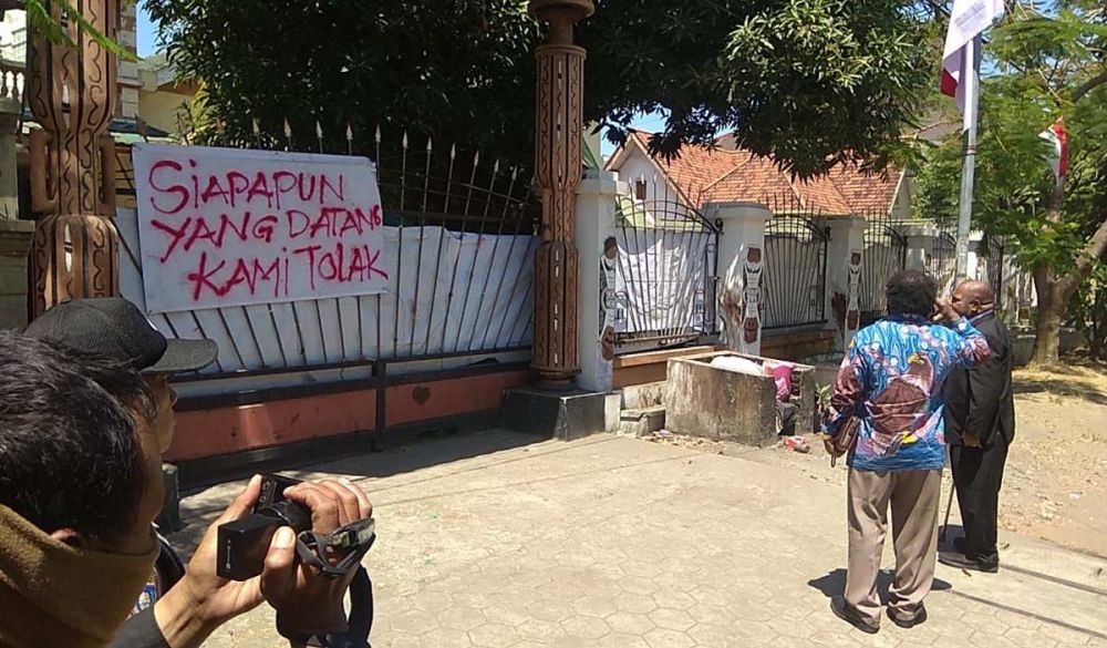 Penampakan poster di Asrama Mahasiswa Papua Jalan Kalasan, Surabaya atau Asrama Kalasan