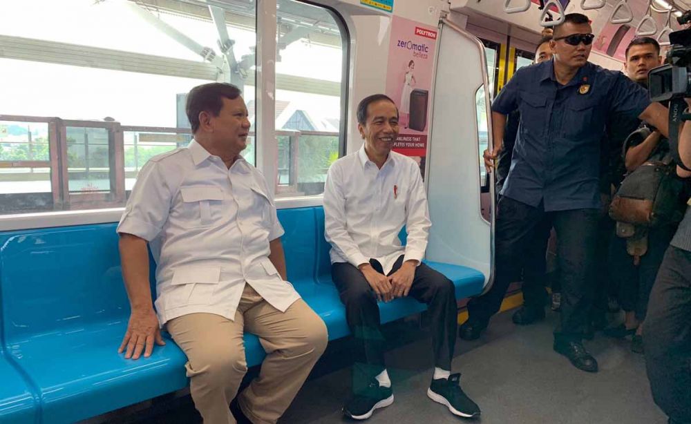 Prabowo saat bertemu Jokowi di dalam Kereta MRT Jakarta (foto: Istimewa)